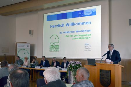 Dr. Ulrich Conradi (am Podium) warb für den Kreiswettbewerb: Nutzen Sie ihr Potenzial!